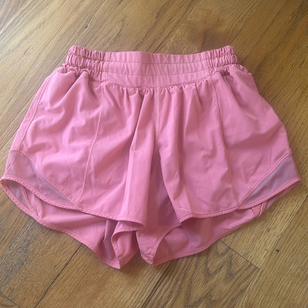 Lululemon Hotty Hot-Low rise (Raspberry Cream) size 4 (4inch)